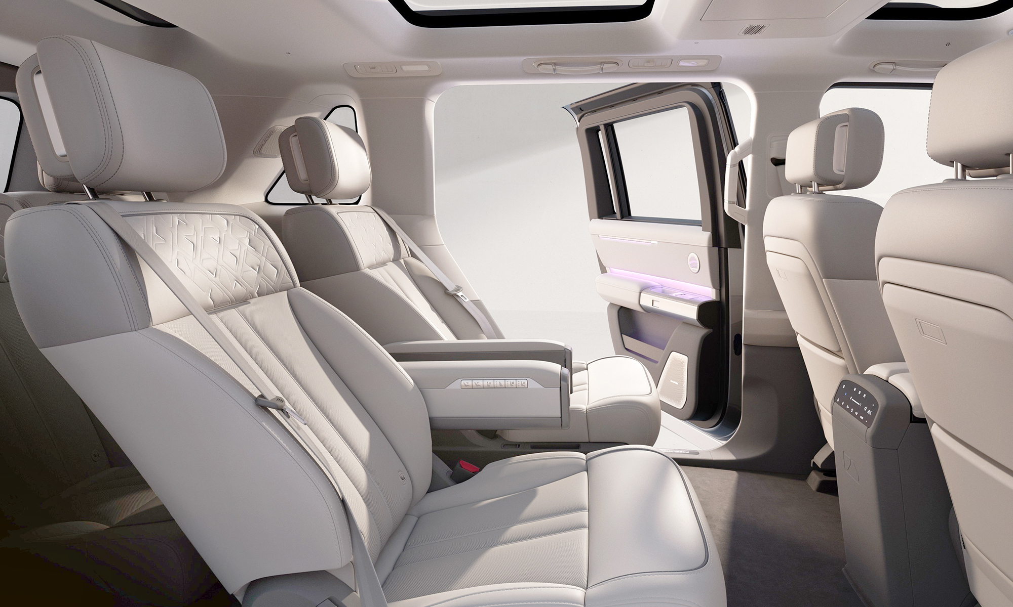 El Freelander 8 ya se vende en China con configuraciones de 5 o 6 plazas.