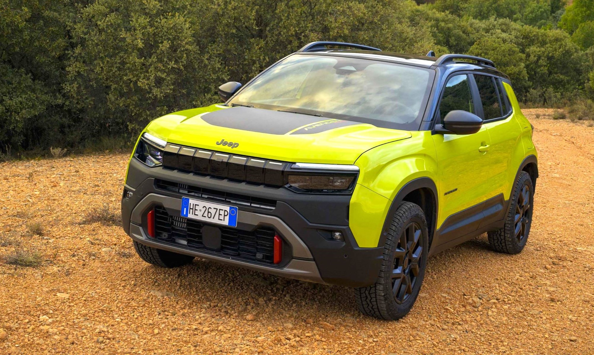 ¿Un SUV urbano híbrido puede ser un 4x4 de lo más salvaje? El Jeep Avenger 4xe lo demuestra.