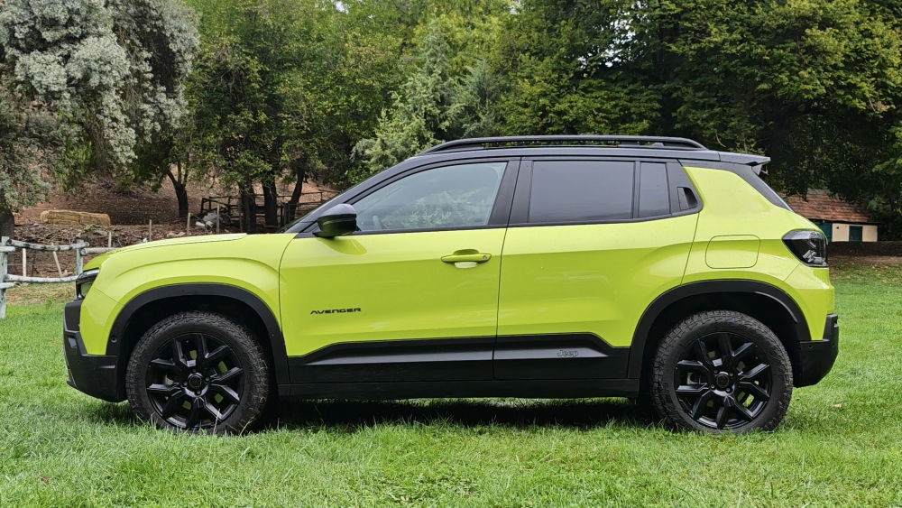 Jeep Avenger 4xe Overland 5,3 L100 km bestia 4x4 disfrazada de SUV híbrido probamos el nuevo Jeep Avenger 4xe Overland (21)