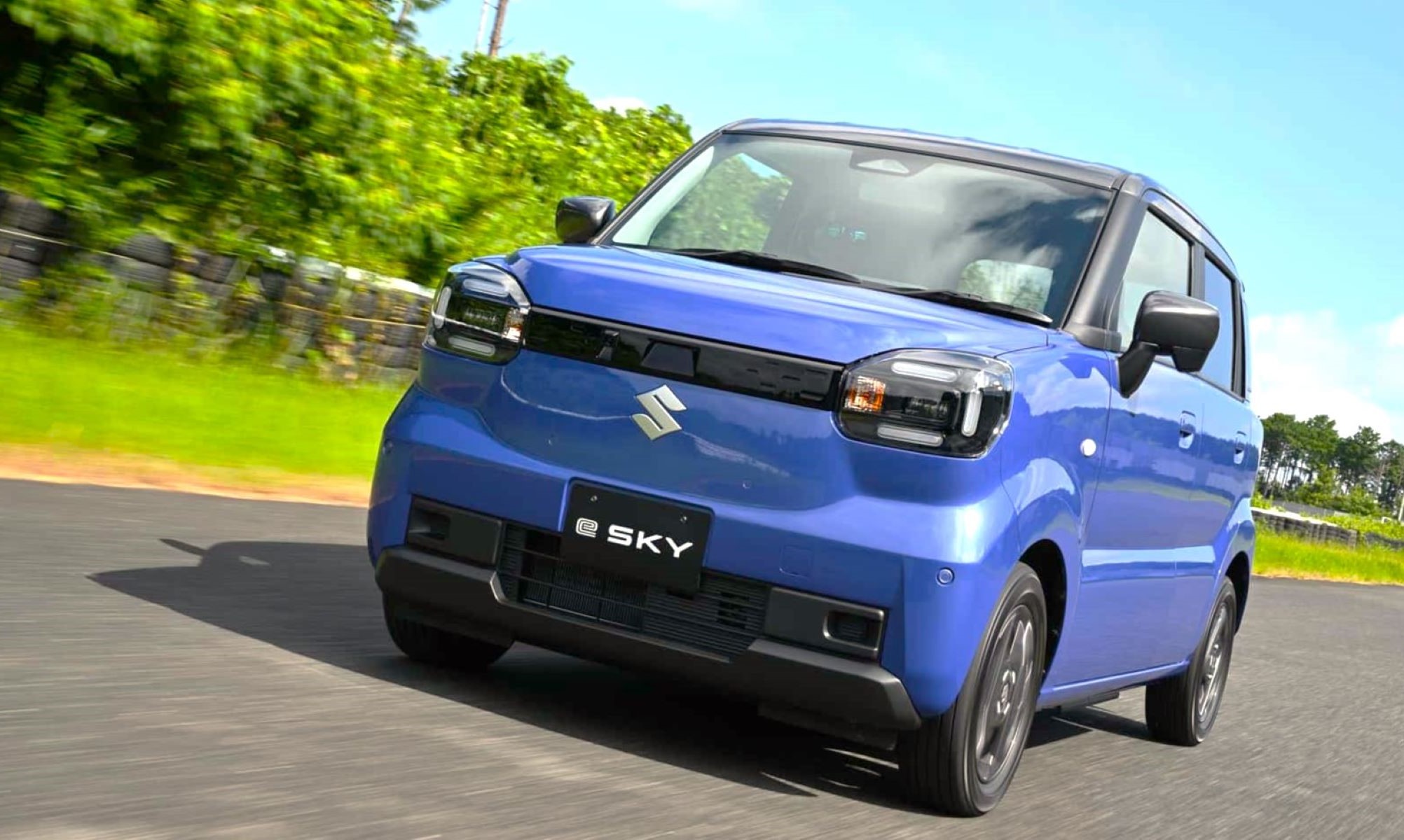 Pese a usar su tecnologia, Suzuki acaba de golpear duro a BYD: su último eléctrico es un rival directo del modelo chino y resulta más barato.