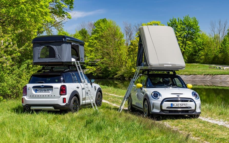  El MINI Cooper SE eléctrico con tienda de campaña, un 'camper' con cero emisiones 