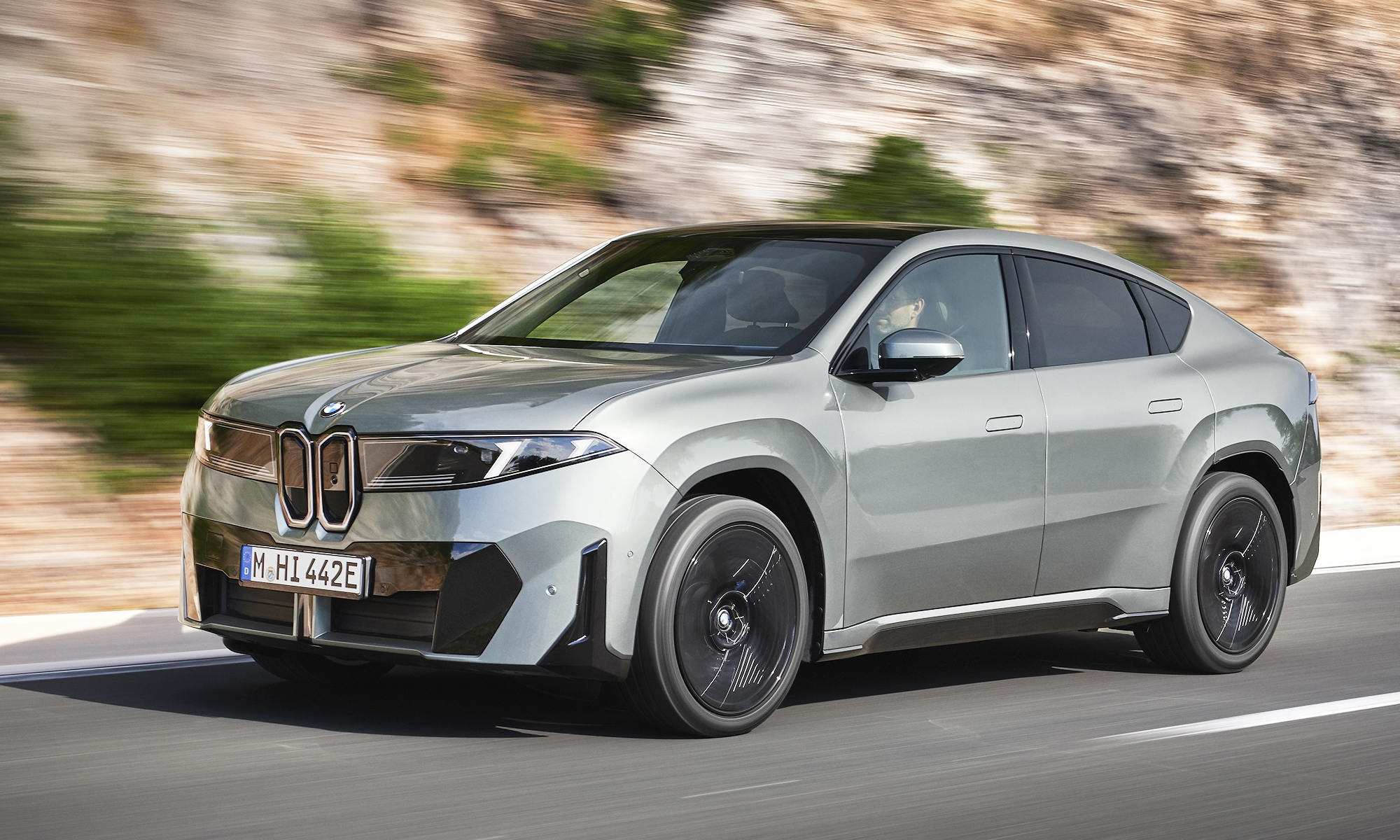 BMW estrena, por primera vez dentro de la Neue Klasse, una silueta coupé.