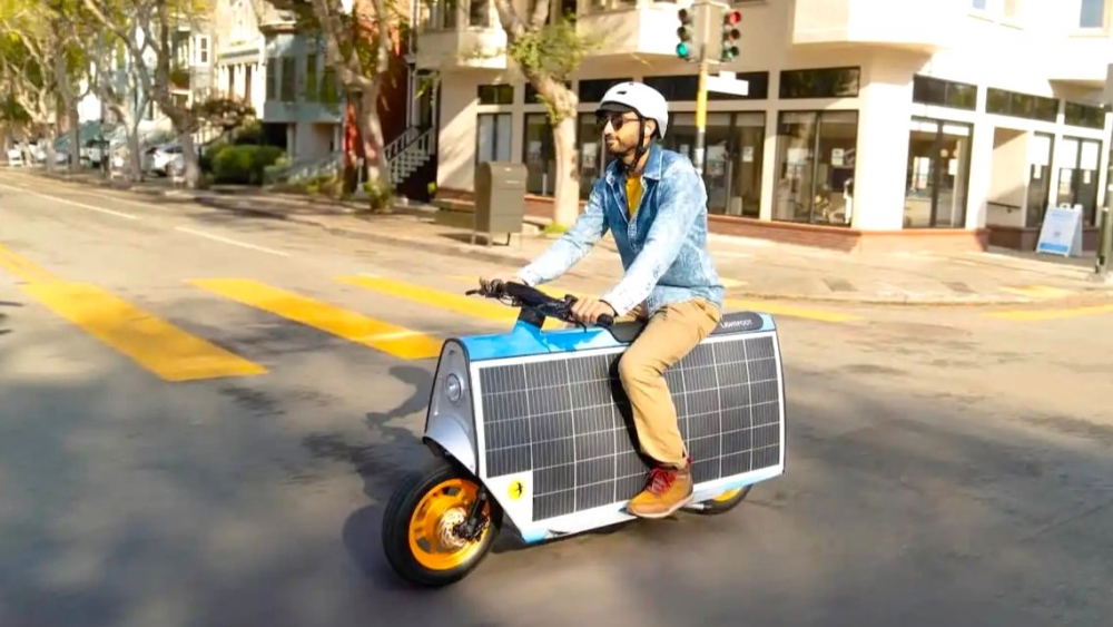 lightfoot scooter Sólo 4.000 € y energía solar el scooter eléctrico (casi) olvidarte pagar moverte4
