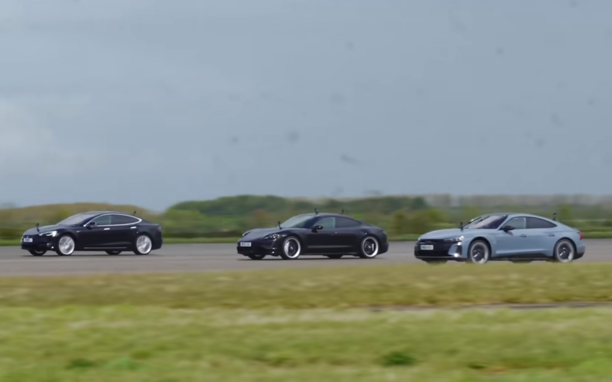  Audi RS e-tron GT vs Porsche Taycan vs Tesla Model S | Imagen: Carwow 