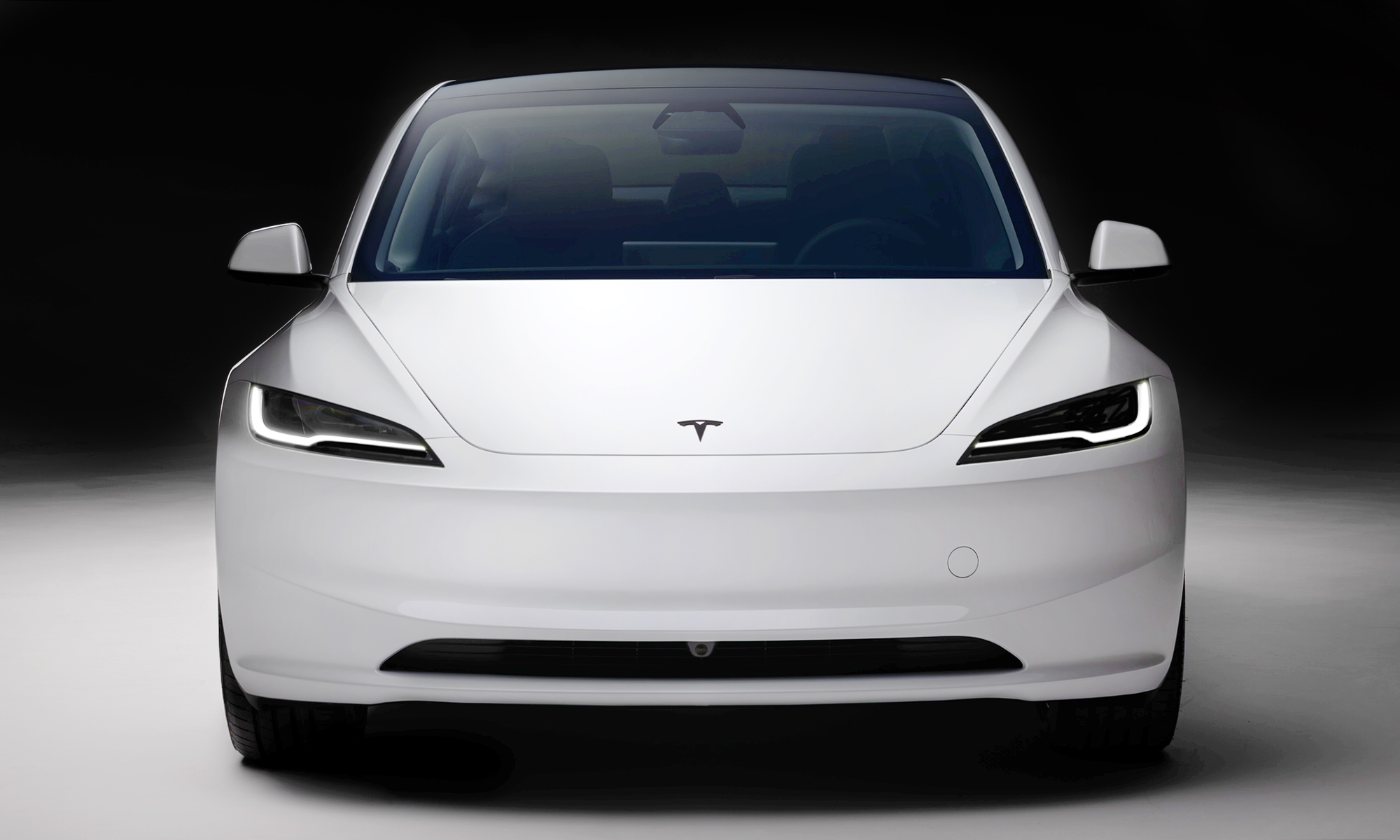El Tesla Model 3 incluye ahora algunas novedades en su gama, pero mantiene sus precios ya conocidos.