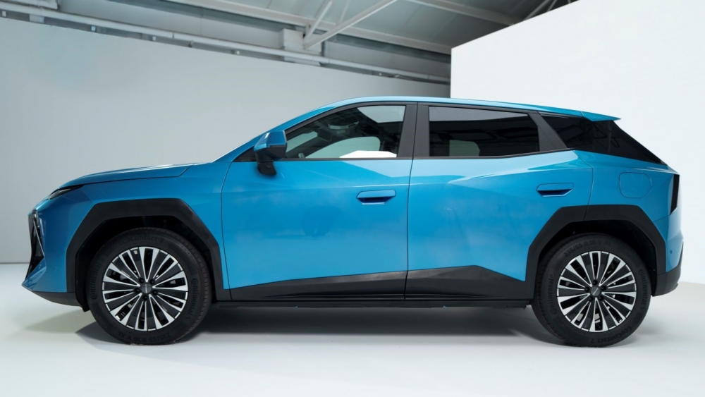 OMODA 4 900 km y 5,2 L100 km por 22.000 € OMODA SUV híbrido barato Toyota C HR (9)