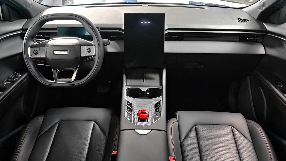 OMODA 4 900 km y 5,2 L100 km por 22.000 € OMODA SUV híbrido barato Toyota C HR (7)