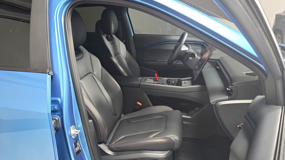 OMODA 4 900 km y 5,2 L100 km por 22.000 € OMODA SUV híbrido barato Toyota C HR (5)