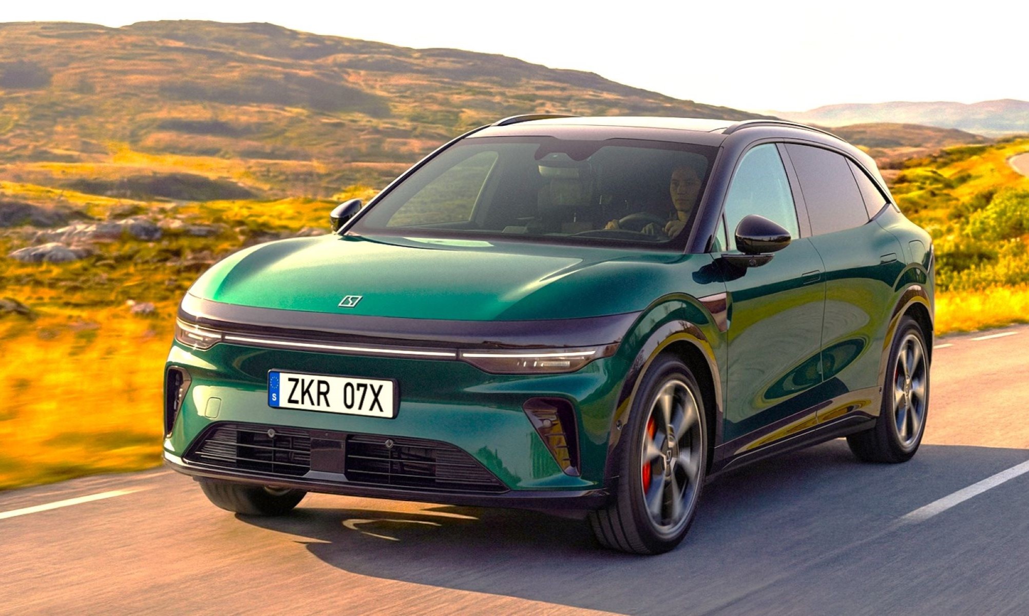 Es el mejor SUV eléctrico de esta marca pariente de Volvo en Europa: ahora se renueva y pasa a cargarse en sólo 10 minutos.