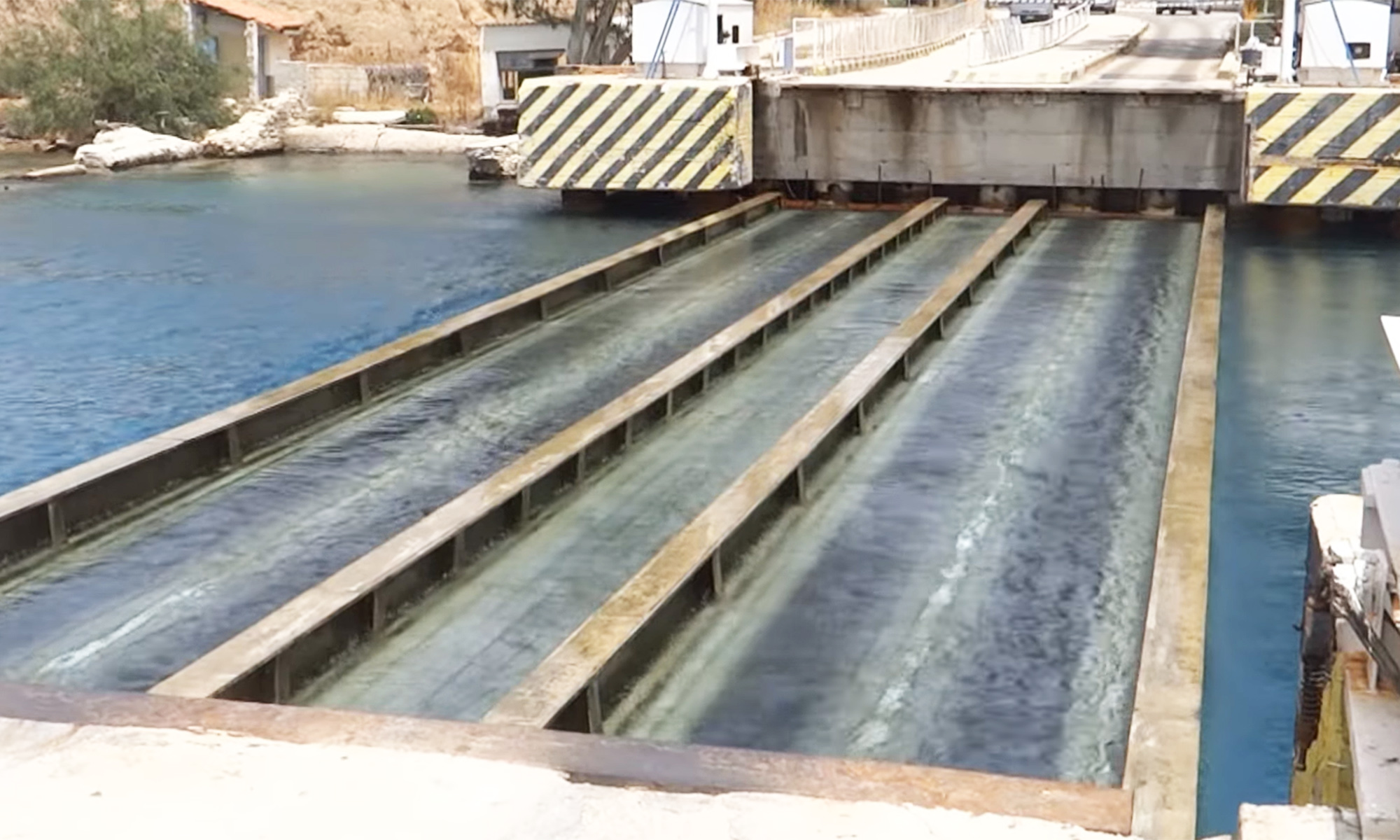 puentes sumergibles grecia raros curiosos video