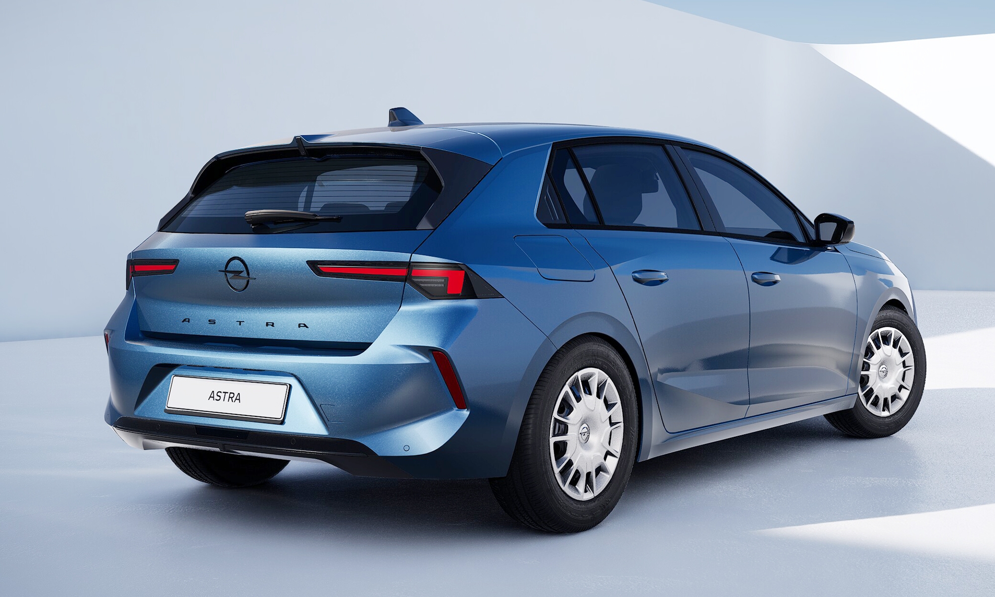 El Opel Astra aumenta su oferta con la nueva variante 'Start' más accesible.