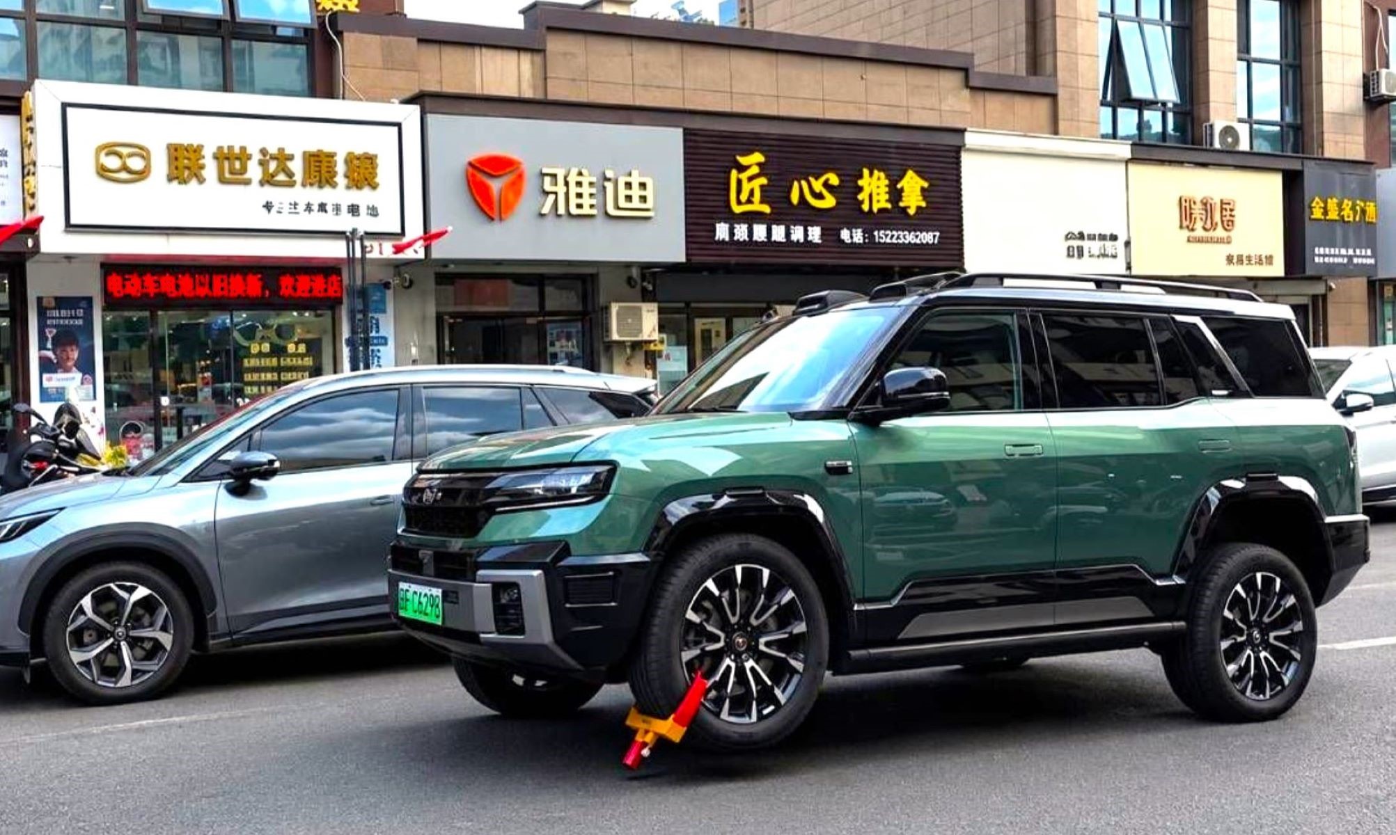Además de 1.380 km de autonomía, este SUV de BYD puede llevar a cabo un increíble truco que le ha servido para no pagar una multa.