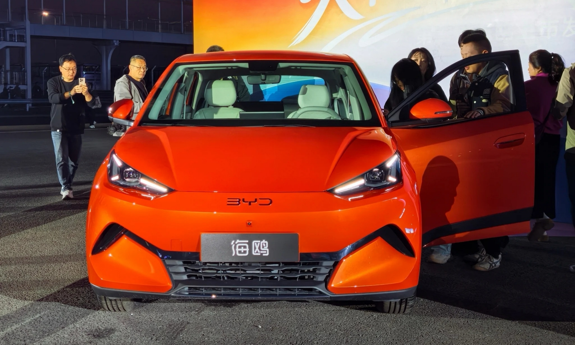 El BYD Seagull ya ha llegado a los concesionarios de China, donde espera reventar el mercado.