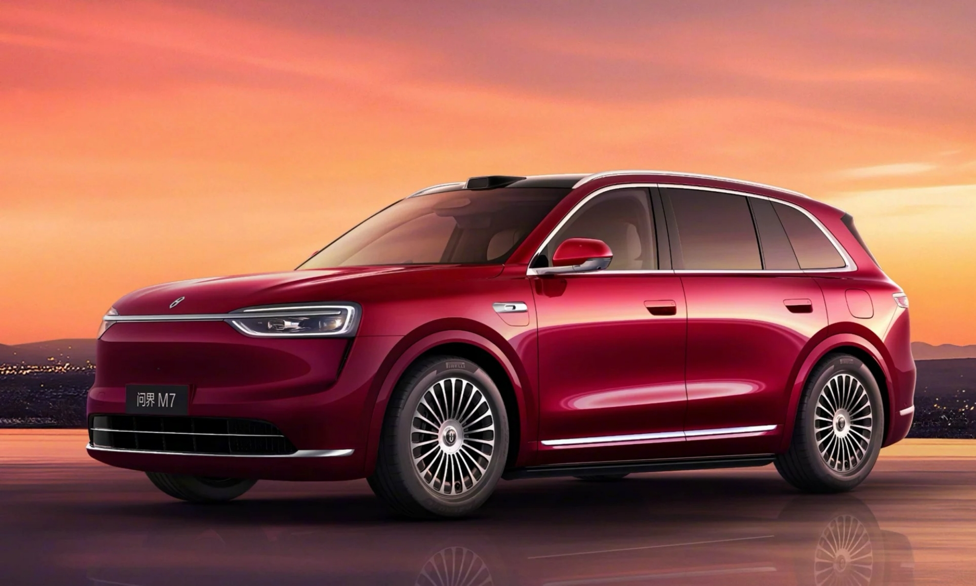 El M7 es el gran éxito de AITO, que ya ha superado la barrera del 1,5 millones de coches producidos.