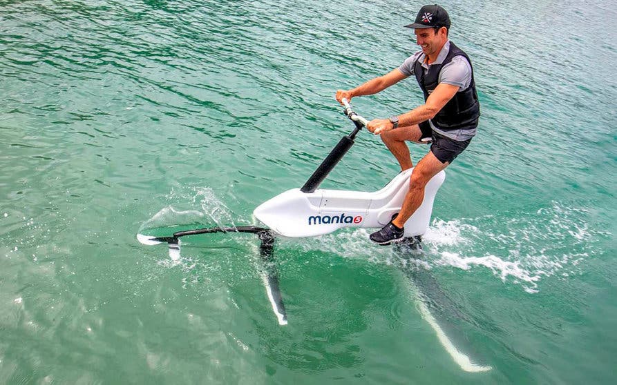  La bicicleta eléctrica de hidroala Manta5 Hydrofoiler XE-1 dará lugar a una gama completa de modelos con la misma tecnología. 