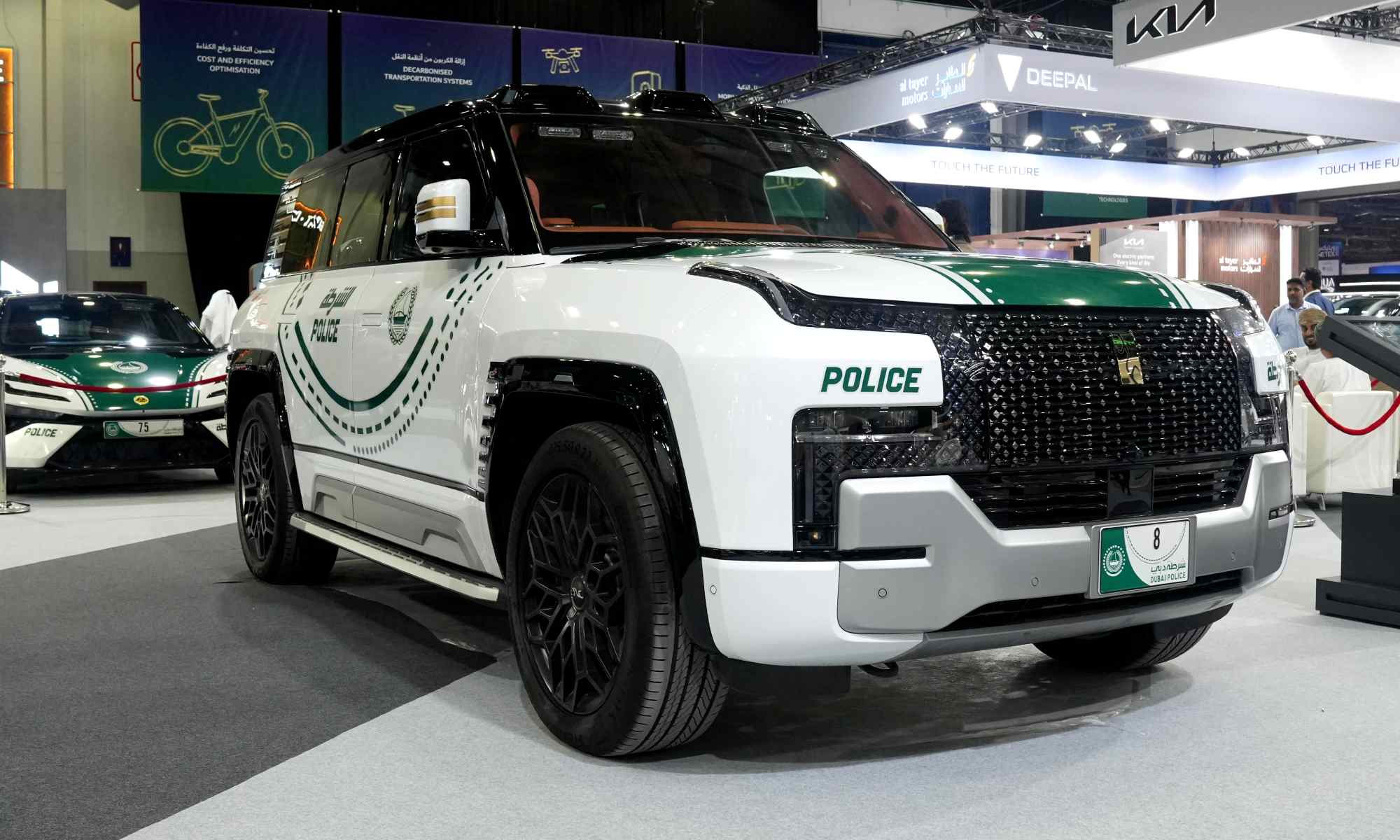 Yangwang U8 policia Dubai