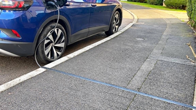 inglaterra facilita recarga coche electrico calle sin garaje