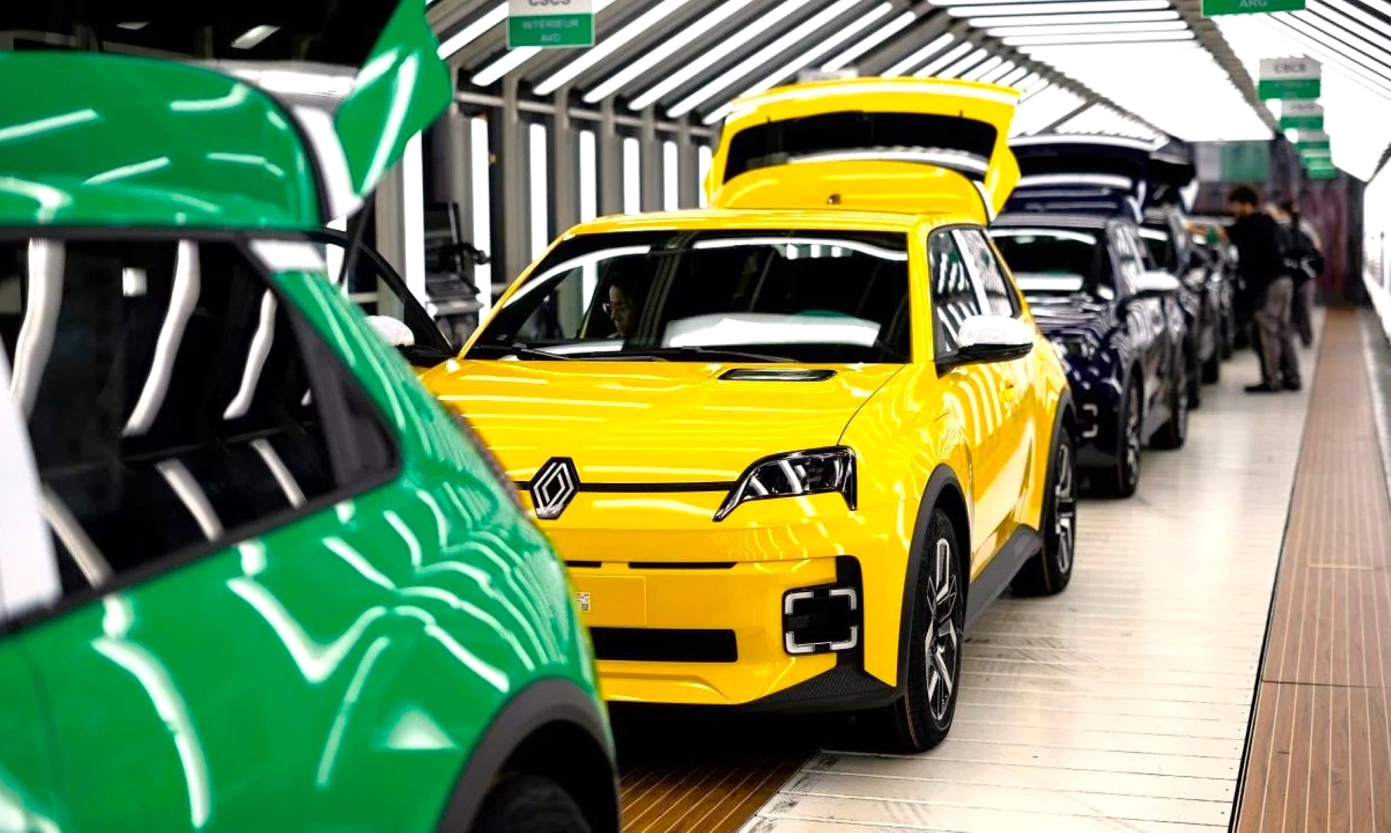 La propuesta parece una locura, especialmente en España; pero en Francia quieren arrendar 1.000.000 de electricos por muy poco dinero al mes. 