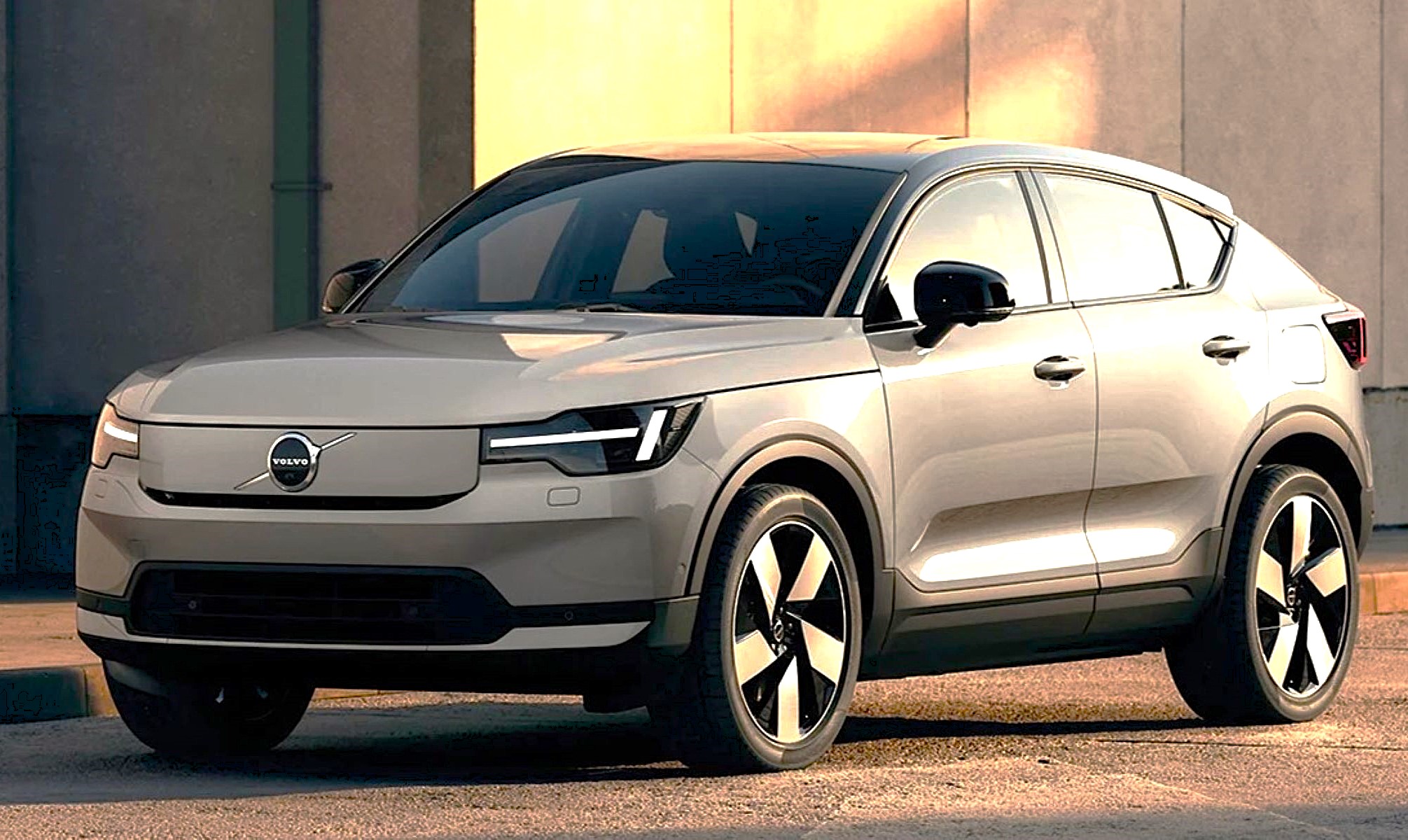 Este SUV coupé fue el primer coche 100 % eléctrico de Volvo: recientemente se ha renovado y ya tiene precio en España.