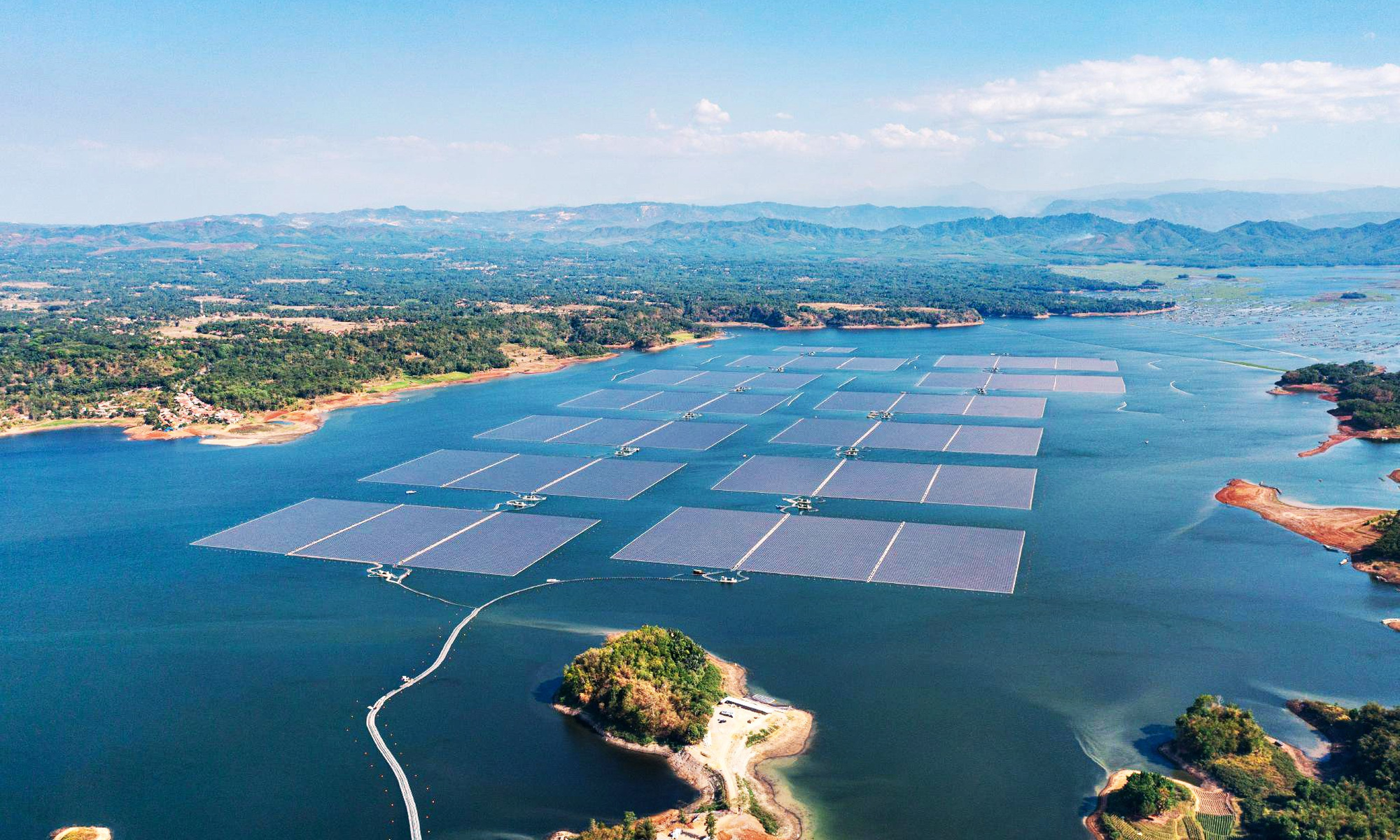 central solar flotante