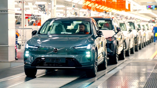 Pese a su fuerte demanda, Volvo sólo ha podido cerrar 5.000 ventas de su nuevo SUV eléctrico. ¿La causa? Un "riesgo" necesario.