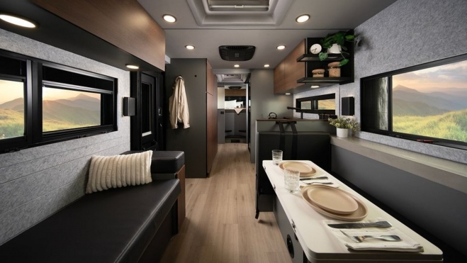 El interior ofrece capacidad para que cuatro adultos viajen con todas las comodidades. El interior ofrece capacidad para que cuatro adultos viajen con todas las comodidades.