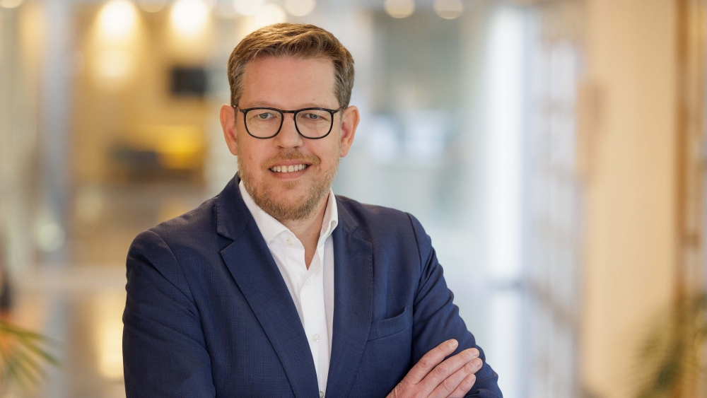 Duncan Minto CFO Grupo Renault El Renault eléctrico más barato arrasa 26.000 ventas matriculaciones crecen 84 % Dacia desploma Duncan Minto CFO Grupo Renault El Renault eléctrico más barato arrasa 26.000 ventas matriculaciones crecen 84 % Dacia desploma
