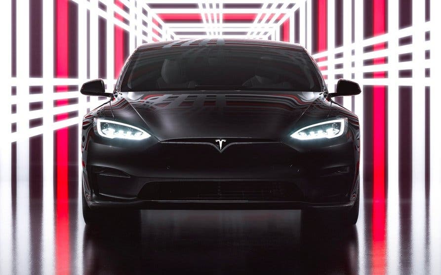  Tesla Model S Plaid. 