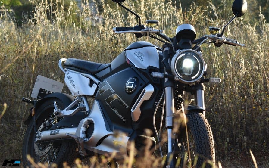  La Super Soco TCmax es una moto eléctrica equivalente a 125 cc que hemos puesto a prueba. 