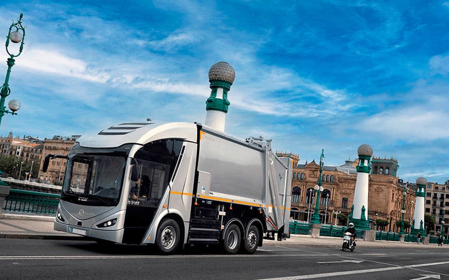  10 camiones eléctricos Irizar ie truck formarán parte de la flota de recogida de residuos urbano de FCC Medio Ambiente. 