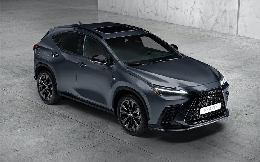  Nuevo Lexus NX. 