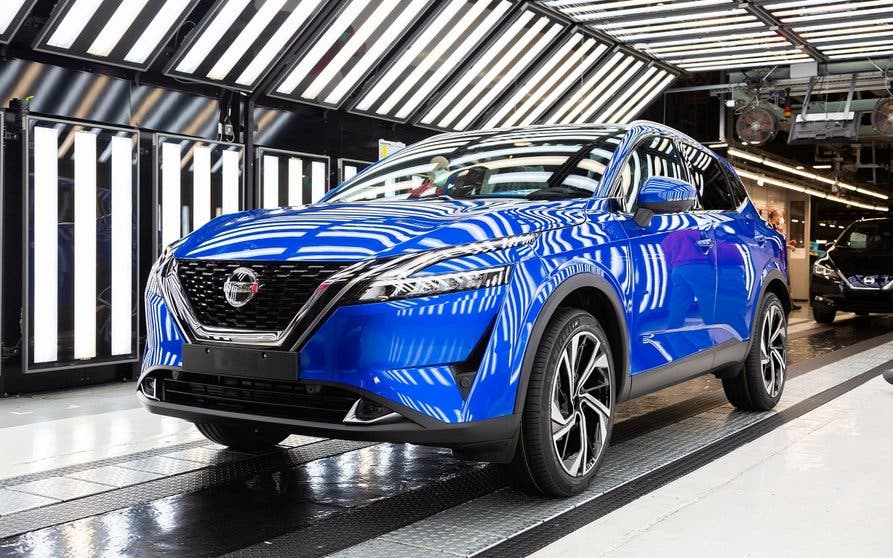  Nissan Qashqai saliendo de la línea de producción en la fábrica de Sunderland. 