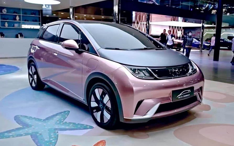  El BYD EA1 promete 1.000 kilómetros de autonomía (NEDC) con cada carga gracias a las baterías Blade con química LFP 