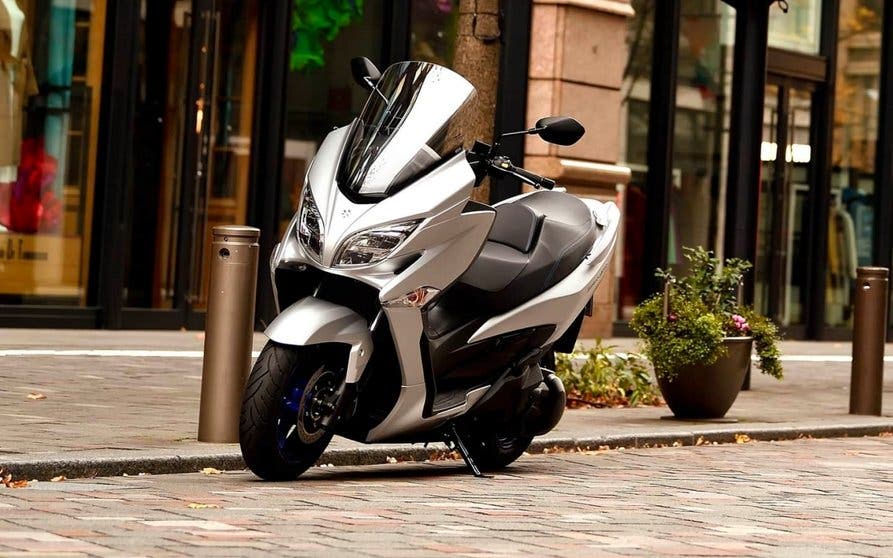  Suzuki Burgman 400 (imagen ilustrativa) 