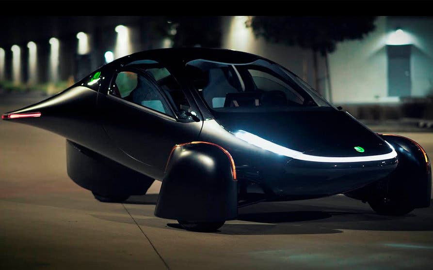  El Aptera es, probablemente, el coche eléctrico con un diseño más radical: nadie lo confundiría con un coche de combustión. 