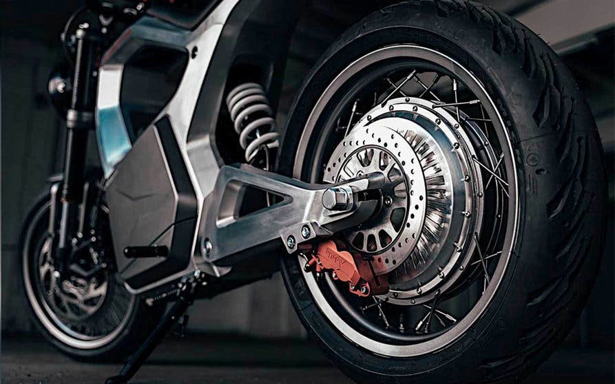  El motor eléctrico de la Sondors Metacycle se sitúa en el buje de la rueda trasera, lo que permite abaratar significativamente los costes de fabricación. 