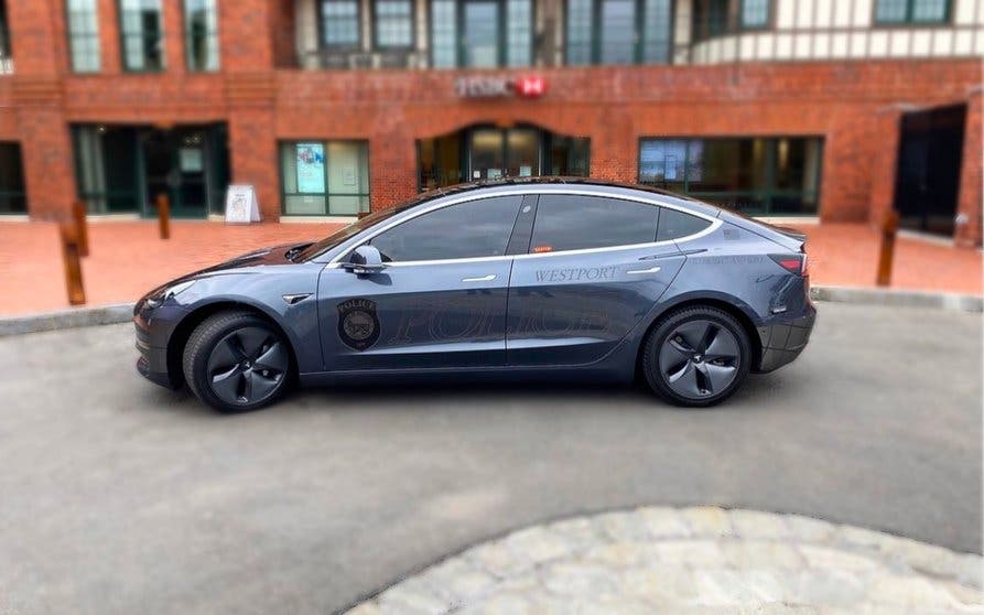  El Tesla Model 3 que adquirió en 2019 el departamento de policía en cuestión. 