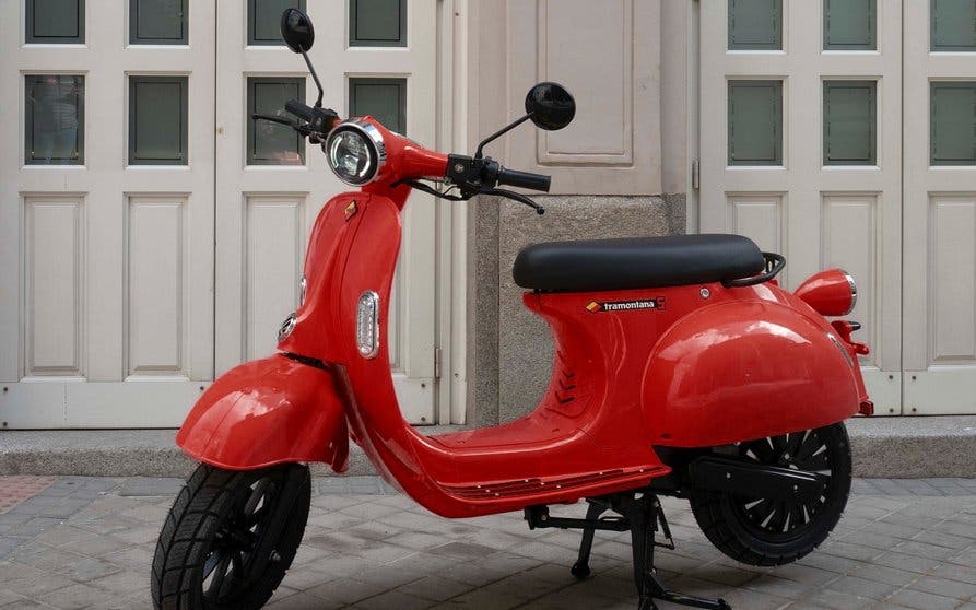 Moto eléctrica Vespa Roja