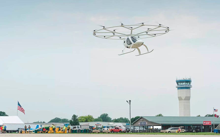  El Voloctoper 2x se eleva sobre el cielo de EE.UU. en el EAA AirVenture Oshkosh 2021. Foto: Volocopter. 