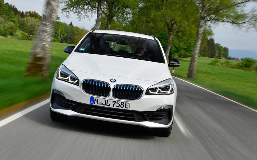  BMW contará con un monovolumen híbrido enchufable de 270 caballos 