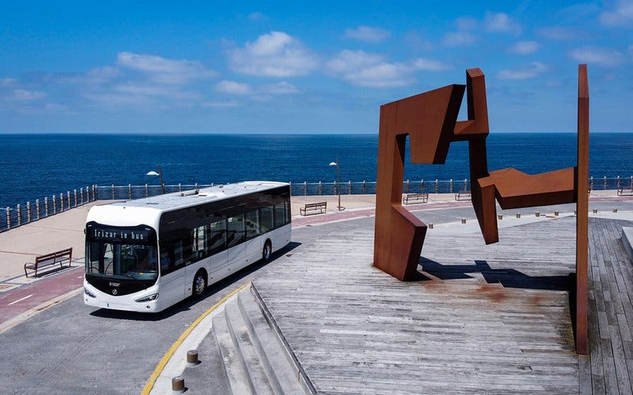  París adquiere de una tacada 450 autobuses eléctricos de Irizar, Iveco y Bluebus 