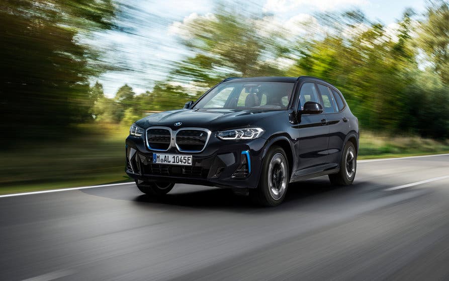  El BMW iX3 recibe un pequeño restyling apenas un año después de llegar al mercado 