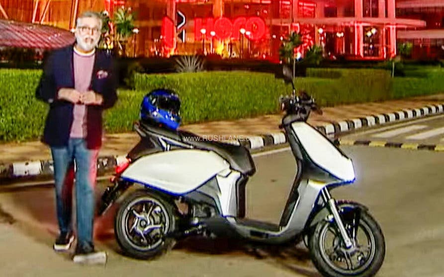  Prototipo del scooter eléctrico de Hero Motocorp presentado en India durante el décimo aniversario de la compañía. 