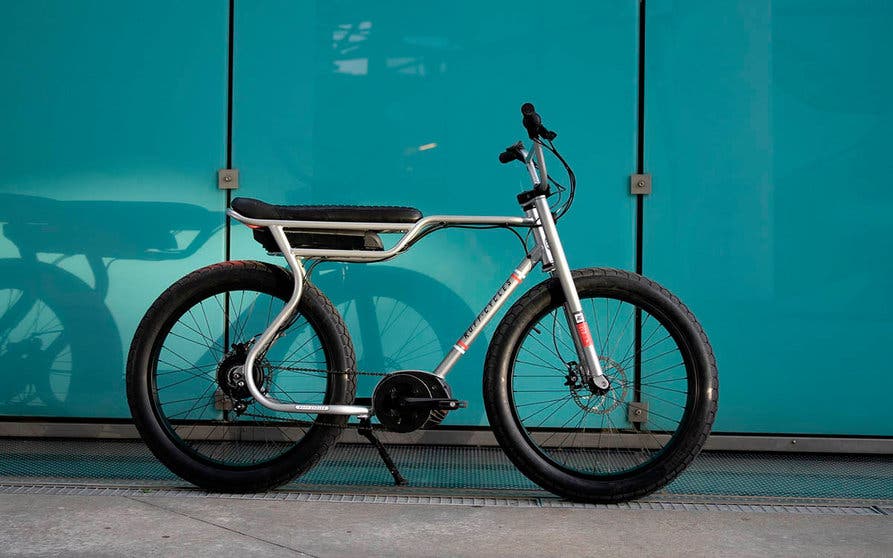  La bicicleta eléctrica Ruff Cycles Biggie estará disponible a partir de 2022 con diferentes combinaciones mecánicas y en casi una infinidad de colores que se logran mediante un recubrimiento de polvo. 