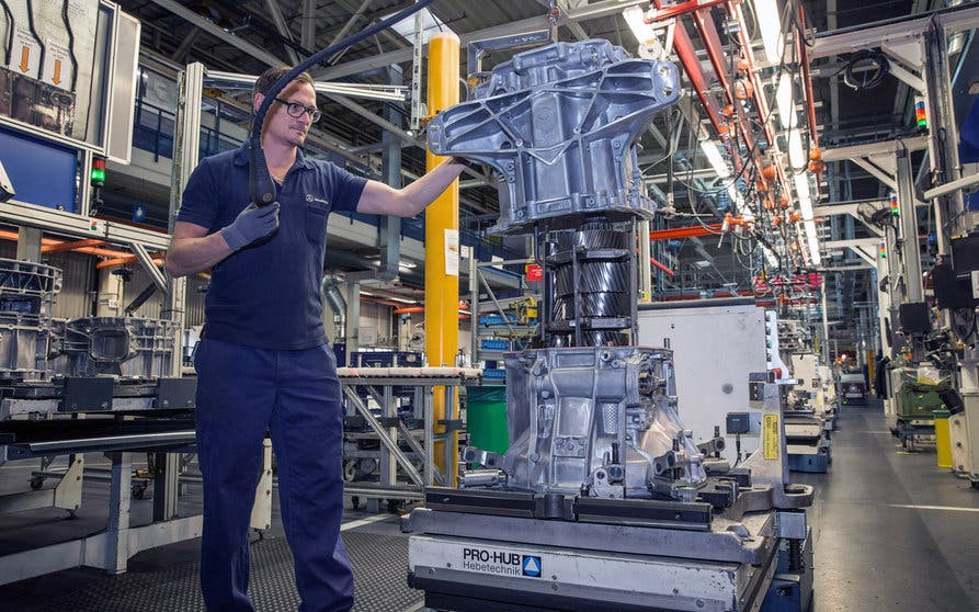  Las plantas de camiones de Mercedes producirán componentes para eléctricos 