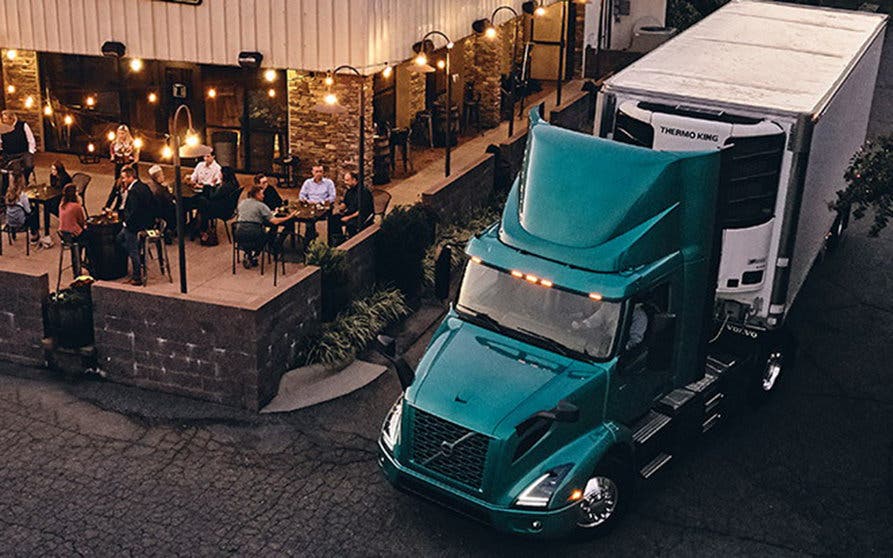 Volvo Trucks lanza 5 camiones eléctricos para el reparto de cerveza 