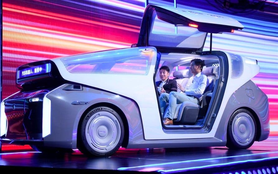  Baidu presenta su robo coche eléctrico. 