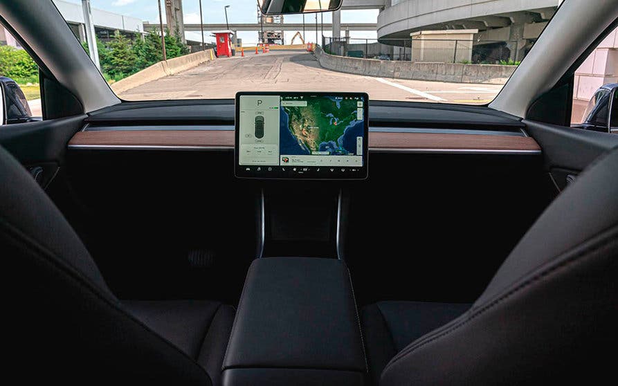  El Tesla Model Y sin volante existe en la imaginación de Elon Musk. 