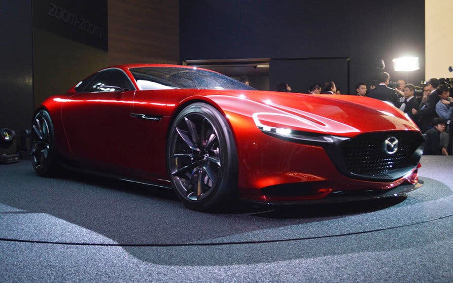  El motor rotativo de hidrógeno podría acabar bajo el capó del sucesor del Rx-8, que podría derivarse del Mazda RX-Vision Concept presentado en el Salón de Tokio de 2015. 