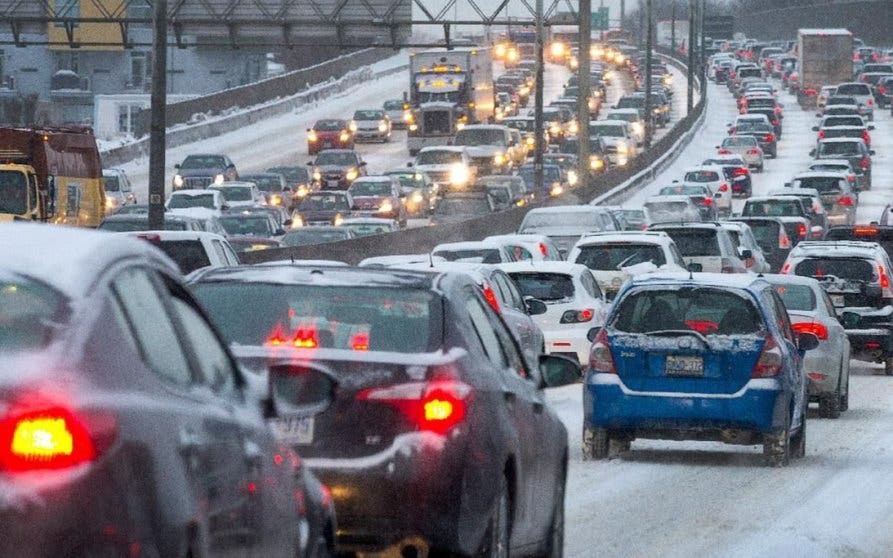  ¿Cuánto puede aguantar un coche eléctrico atascado en plena ola de frío? 